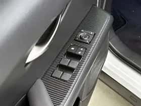 Lexus UX (2020) thumbnail 22