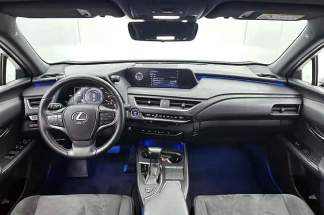 Lexus UX (2020) thumbnail 4