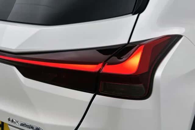 Lexus UX (2020) thumbnail 39