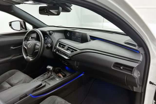 Lexus UX (2020) thumbnail 6