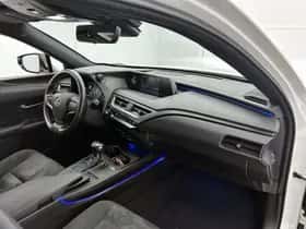 Lexus UX (2020) thumbnail 6