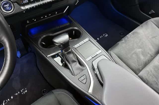 Lexus UX (2020) thumbnail 10