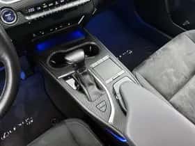 Lexus UX (2020) thumbnail 10