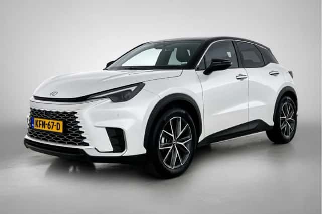 Lexus LBX (2024) thumbnail 1