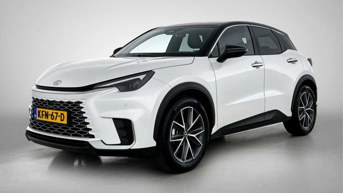 Lexus LBX (2024) — foto 1
