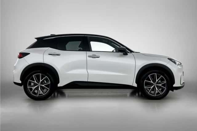 Lexus LBX (2024) thumbnail 11