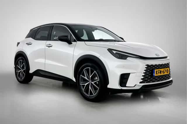 Lexus LBX (2024) thumbnail 12