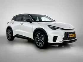 Lexus LBX (2024) thumbnail 12