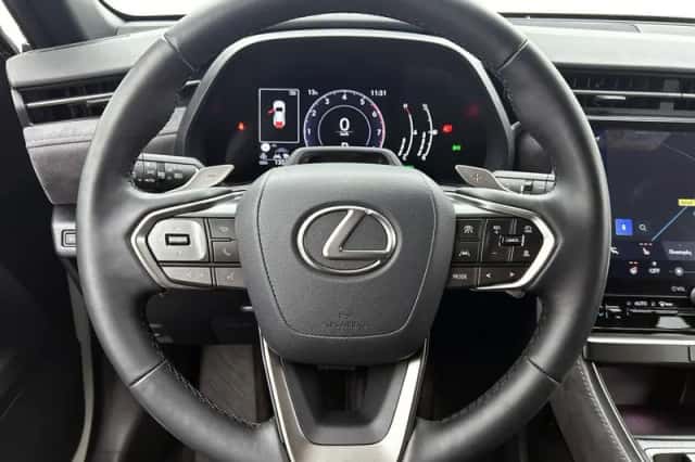 Lexus LBX (2024) thumbnail 17