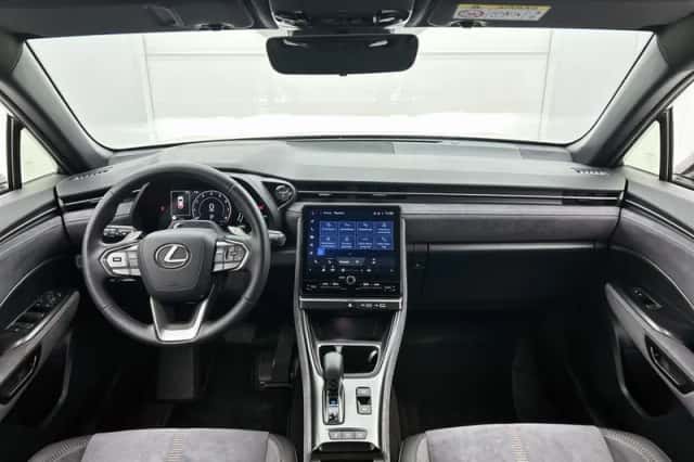 Lexus LBX (2024) thumbnail 4