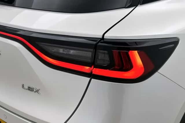 Lexus LBX (2024) thumbnail 31