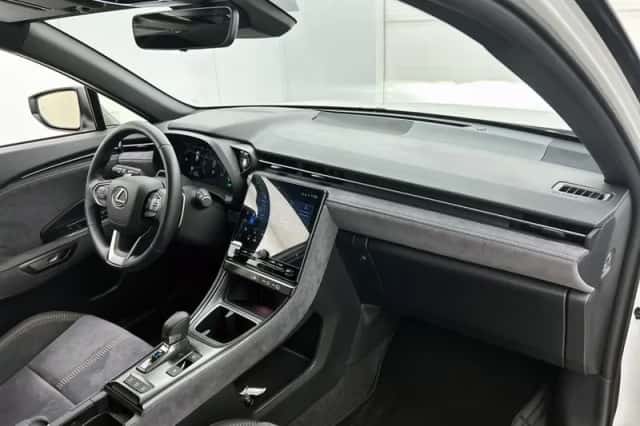 Lexus LBX (2024) thumbnail 6