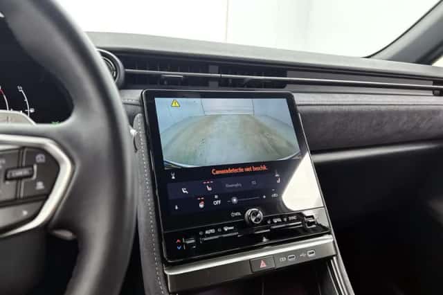 Lexus LBX (2024) thumbnail 8