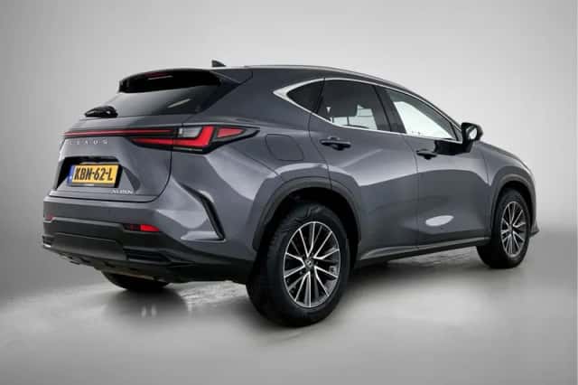 Lexus NX (2022) thumbnail 2