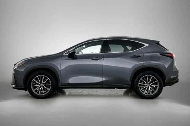 Lexus NX (2022) thumbnail 3