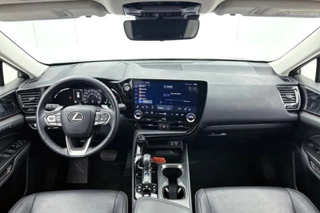 Lexus NX (2022) thumbnail 4