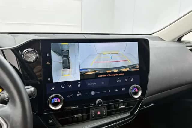 Lexus NX (2022) thumbnail 8