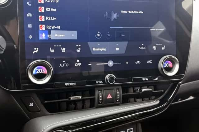 Lexus NX (2022) thumbnail 9