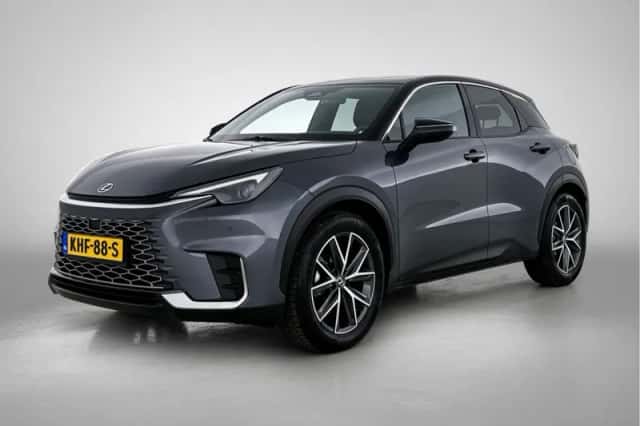Lexus LBX (2025) thumbnail 1