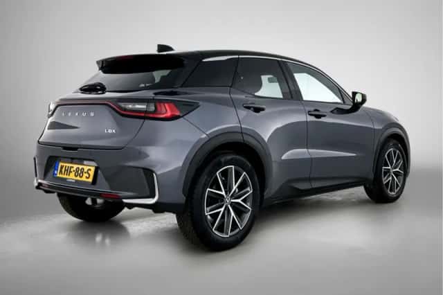 Lexus LBX (2025) thumbnail 2