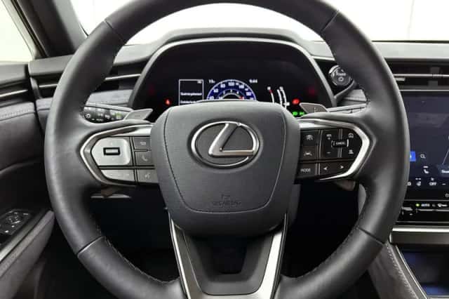 Lexus LBX (2025) thumbnail 17