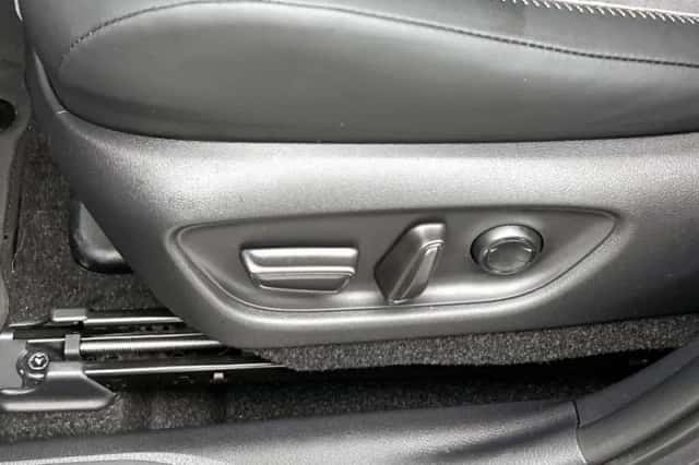 Lexus LBX (2025) thumbnail 30