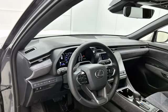 Lexus LBX (2025) thumbnail 31