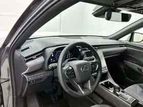 Lexus LBX (2025) thumbnail 31