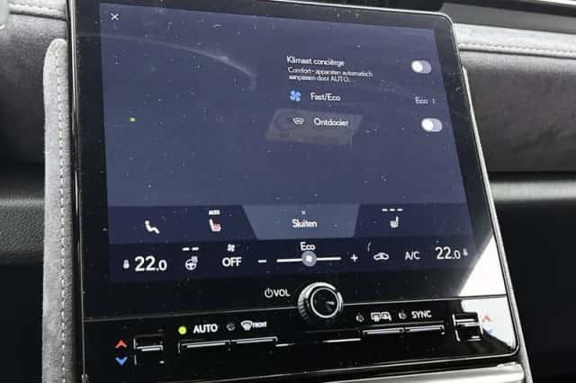 Lexus LBX (2025) thumbnail 9