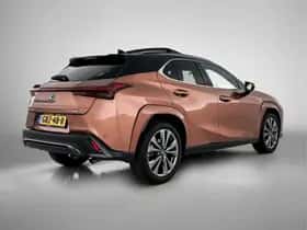 Lexus UX (2024) thumbnail 2