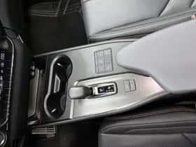 Lexus UX (2024) thumbnail 11