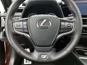 Lexus UX (2024) thumbnail 19