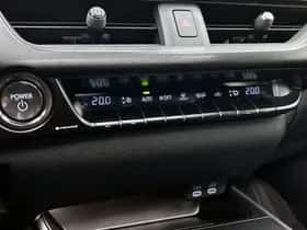 Lexus UX (2024) thumbnail 10