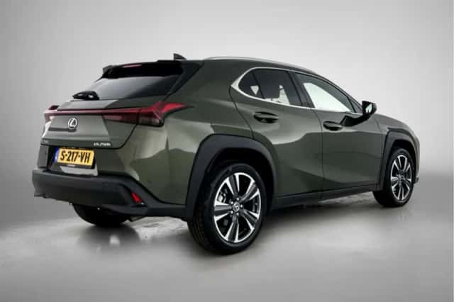 Lexus UX (2023) thumbnail 2