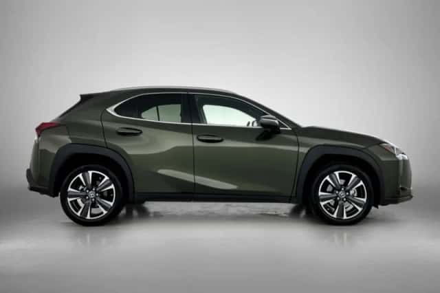 Lexus UX (2023) thumbnail 11