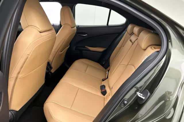Lexus UX (2023) thumbnail 16