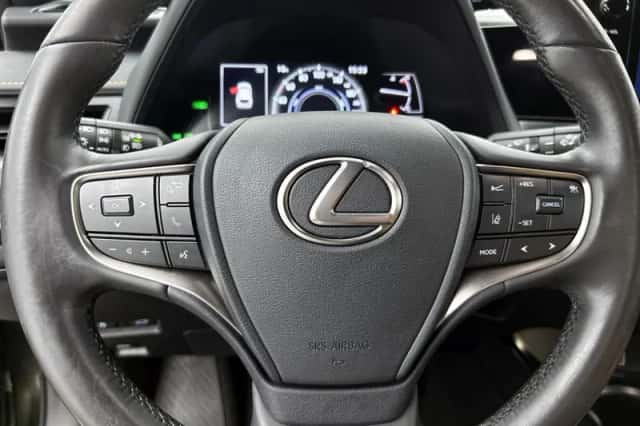Lexus UX (2023) thumbnail 17