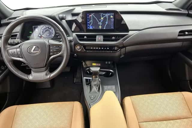 Lexus UX (2023) thumbnail 4