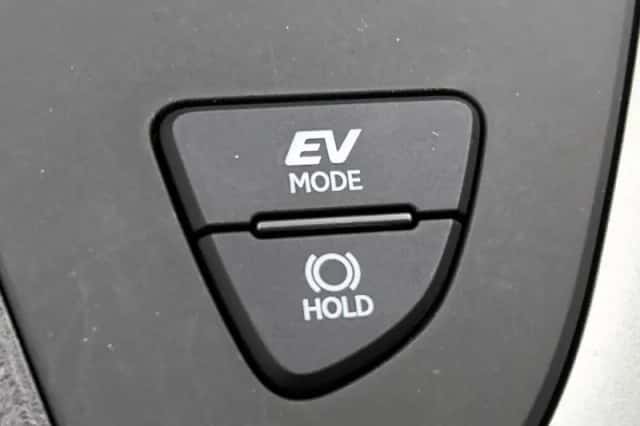 Lexus UX (2023) thumbnail 35