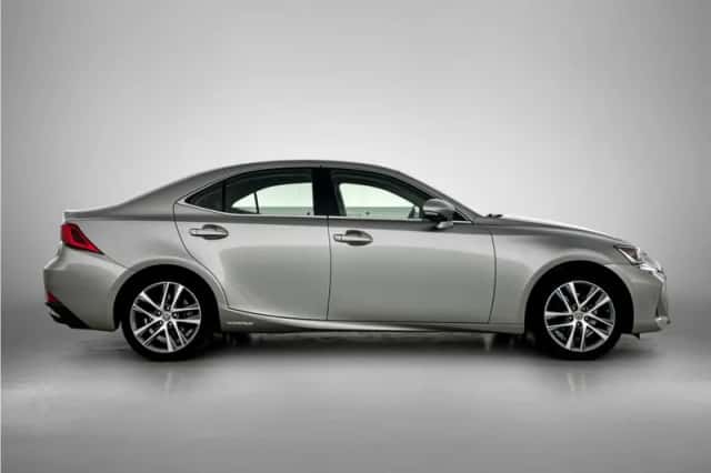 Lexus IS (2018) thumbnail 11
