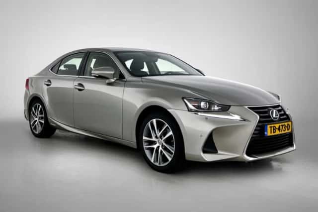 Lexus IS (2018) thumbnail 12