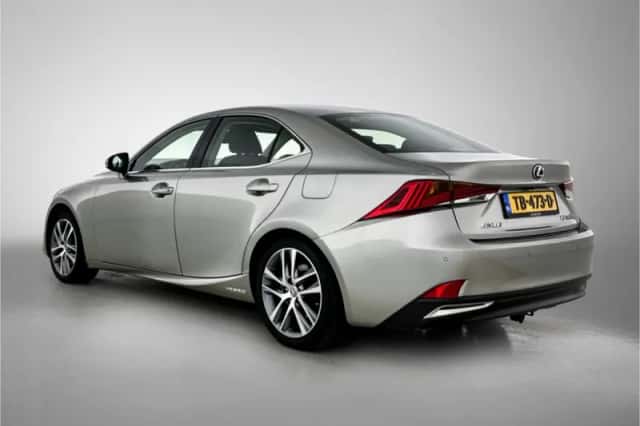 Lexus IS (2018) thumbnail 13