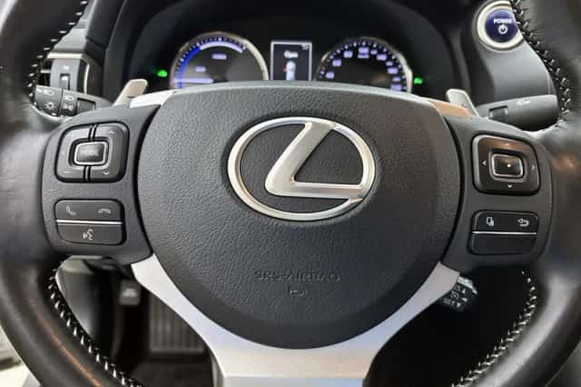 Lexus IS (2018) thumbnail 17