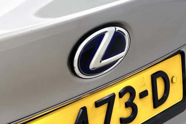 Lexus IS (2018) thumbnail 19