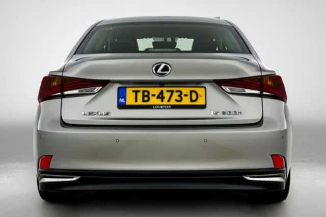 Lexus IS (2018) thumbnail 21