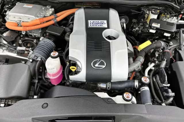 Lexus IS (2018) thumbnail 32