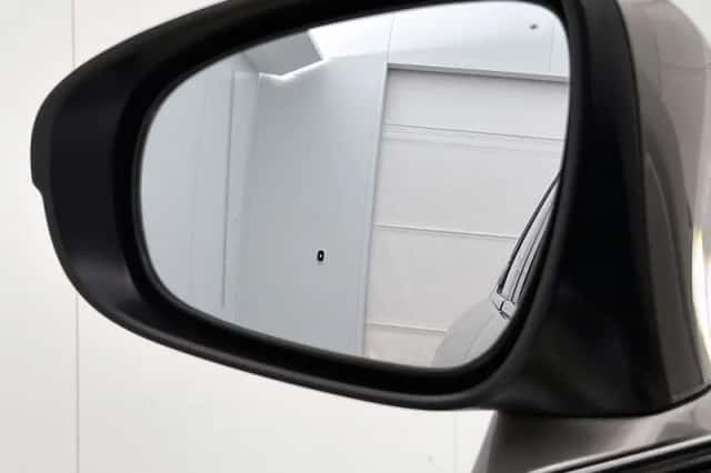 Lexus IS (2018) thumbnail 37
