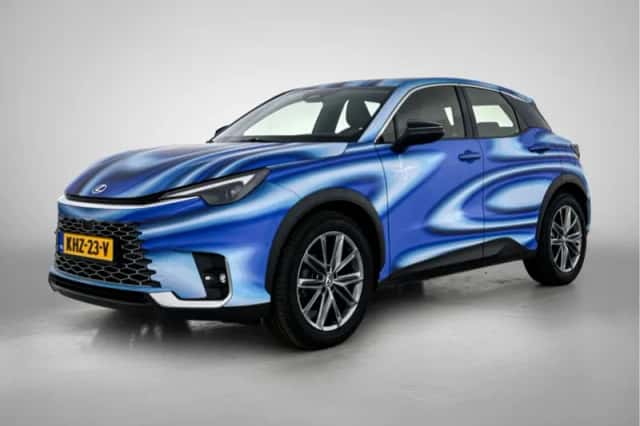 Lexus LBX (2024) thumbnail 1