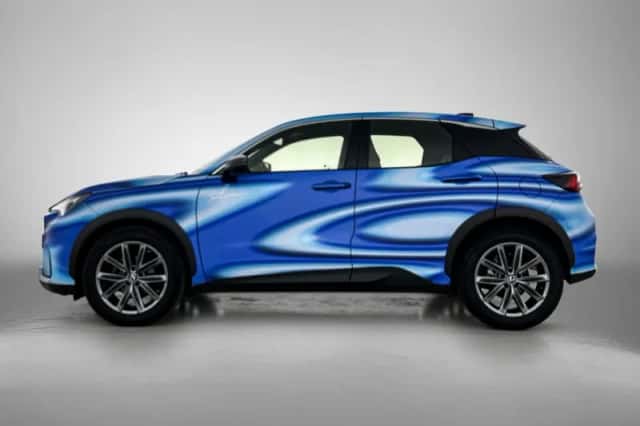 Lexus LBX (2024) thumbnail 3