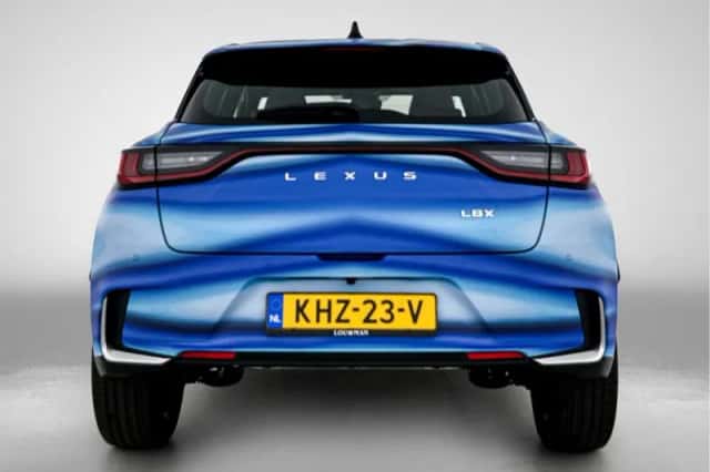 Lexus LBX (2024) thumbnail 22